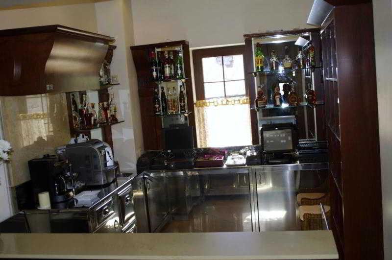 Hotel Angelo D'Oro Ploieşti Exteriör bild