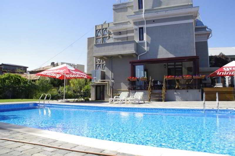Hotel Angelo D'Oro Ploieşti Exteriör bild