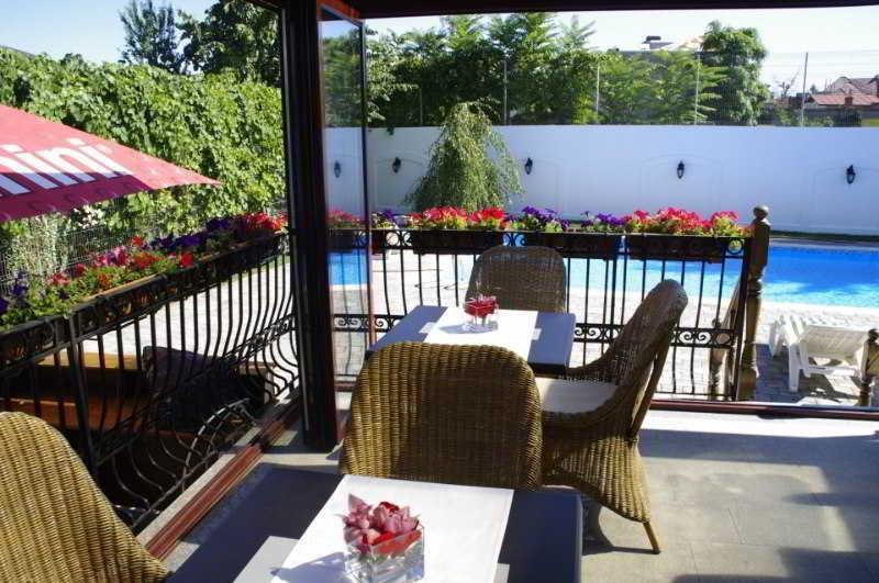 Hotel Angelo D'Oro Ploieşti Exteriör bild