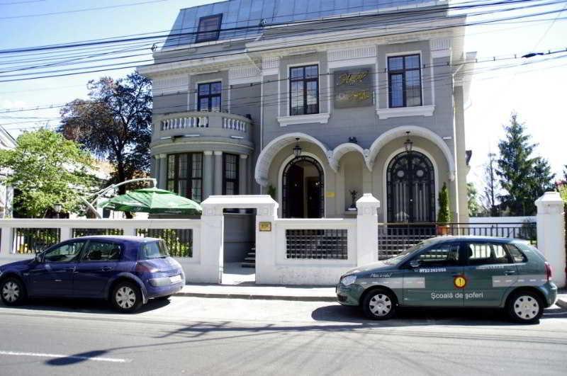 Hotel Angelo D'Oro Ploieşti Exteriör bild