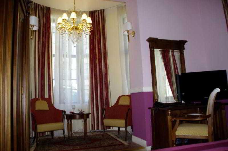 Hotel Angelo D'Oro Ploieşti Exteriör bild