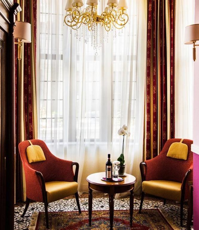 Hotel Angelo D'Oro Ploieşti Exteriör bild