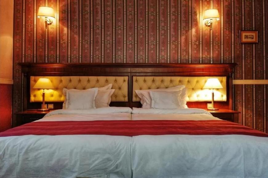 Hotel Angelo D'Oro Ploieşti Exteriör bild