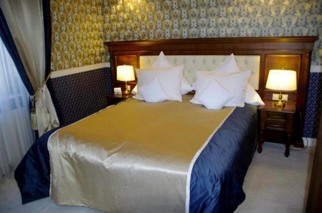 Hotel Angelo D'Oro Ploieşti Exteriör bild