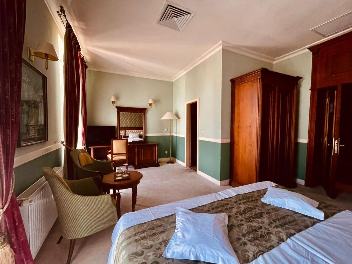 Hotel Angelo D'Oro Ploieşti Exteriör bild