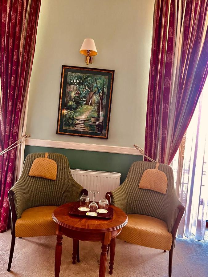 Hotel Angelo D'Oro Ploieşti Exteriör bild