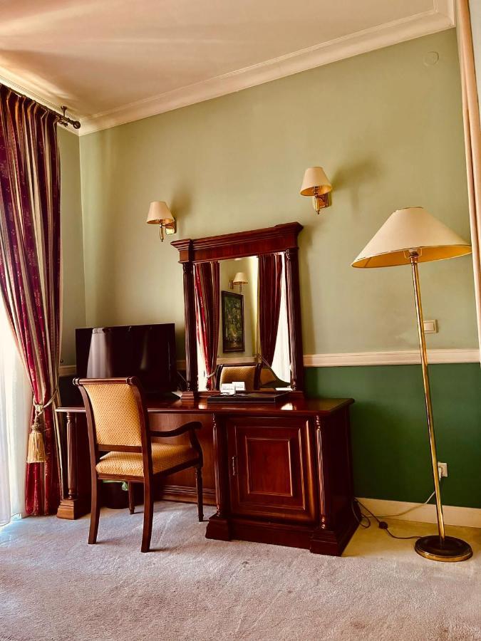 Hotel Angelo D'Oro Ploieşti Exteriör bild