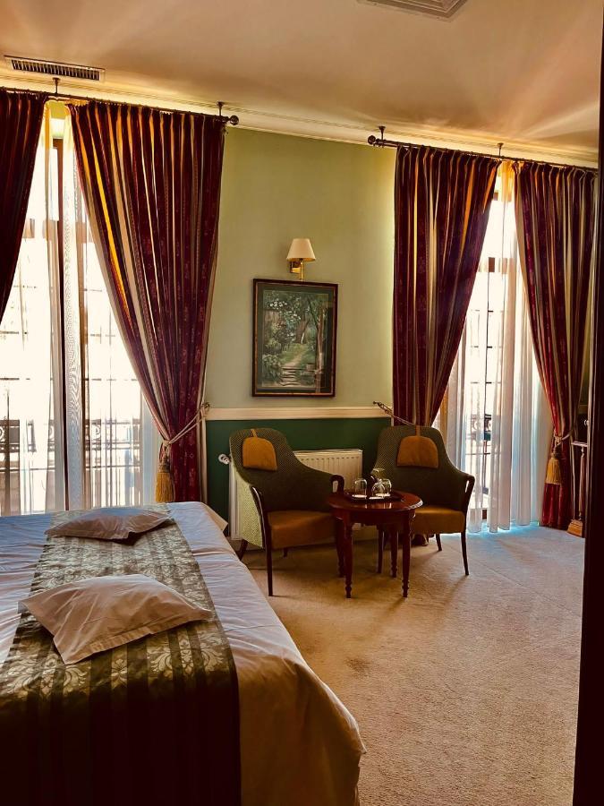 Hotel Angelo D'Oro Ploieşti Exteriör bild