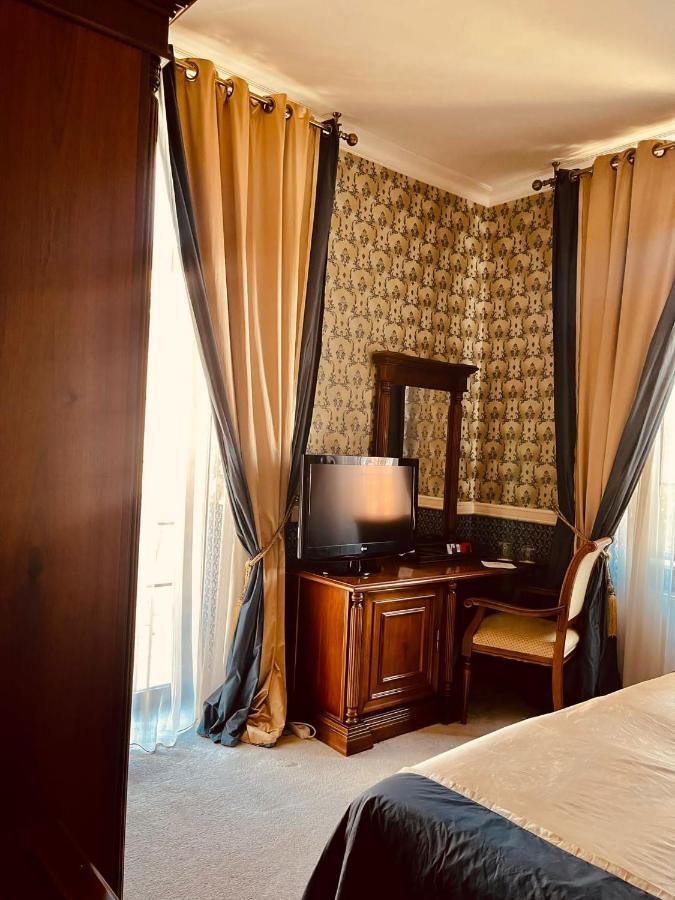 Hotel Angelo D'Oro Ploieşti Exteriör bild