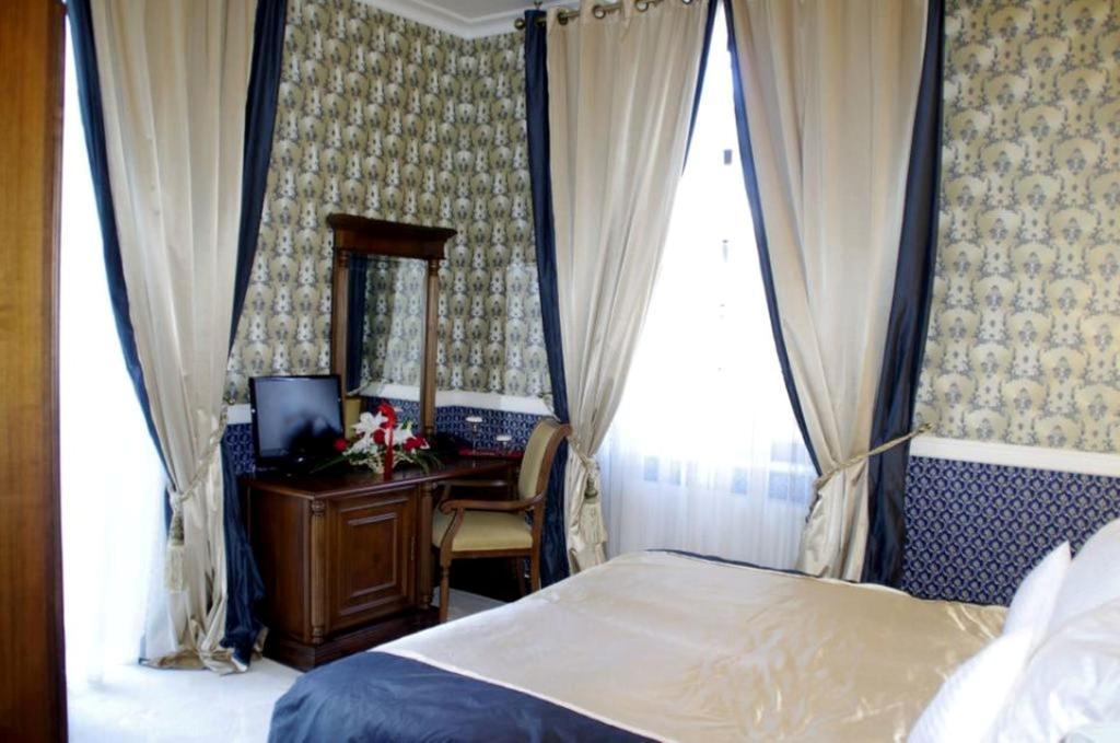 Hotel Angelo D'Oro Ploieşti Exteriör bild