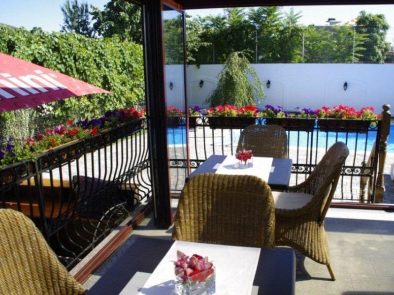 Hotel Angelo D'Oro Ploieşti Exteriör bild