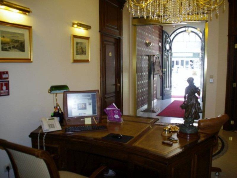 Hotel Angelo D'Oro Ploieşti Exteriör bild