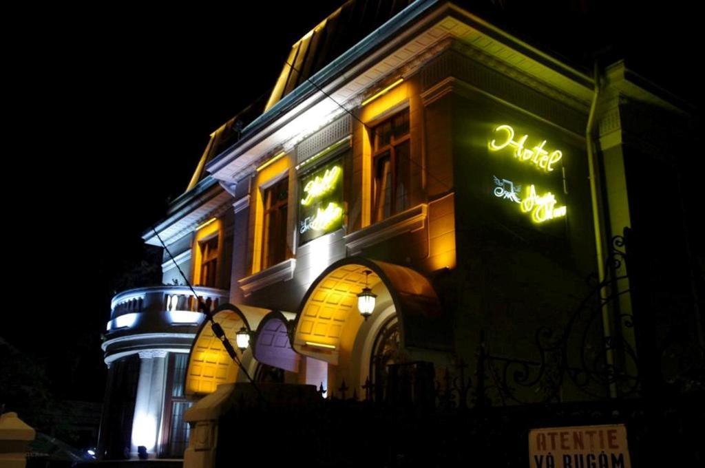 Hotel Angelo D'Oro Ploieşti Exteriör bild