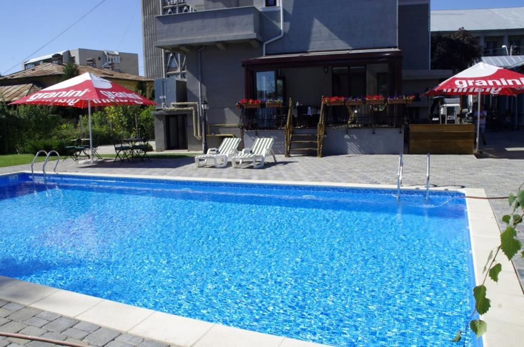 Hotel Angelo D'Oro Ploieşti Exteriör bild
